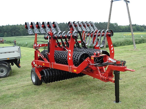 Traktorit ja maatalouskoneet