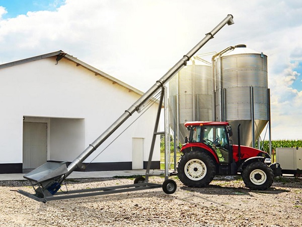 Traktorit ja maatalouskoneet