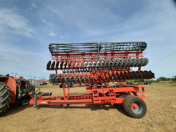 Traktorit ja maatalouskoneet